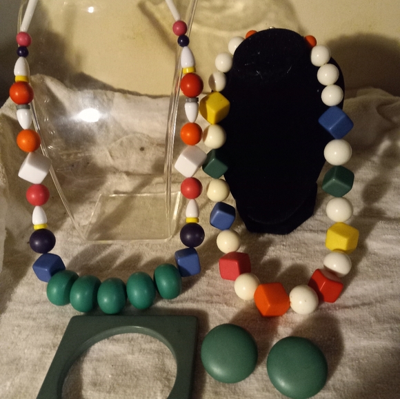 4pc. 22in. plastic necklace, 16in. necklace and matching bracelet & earrings. - Picture 2 of 3